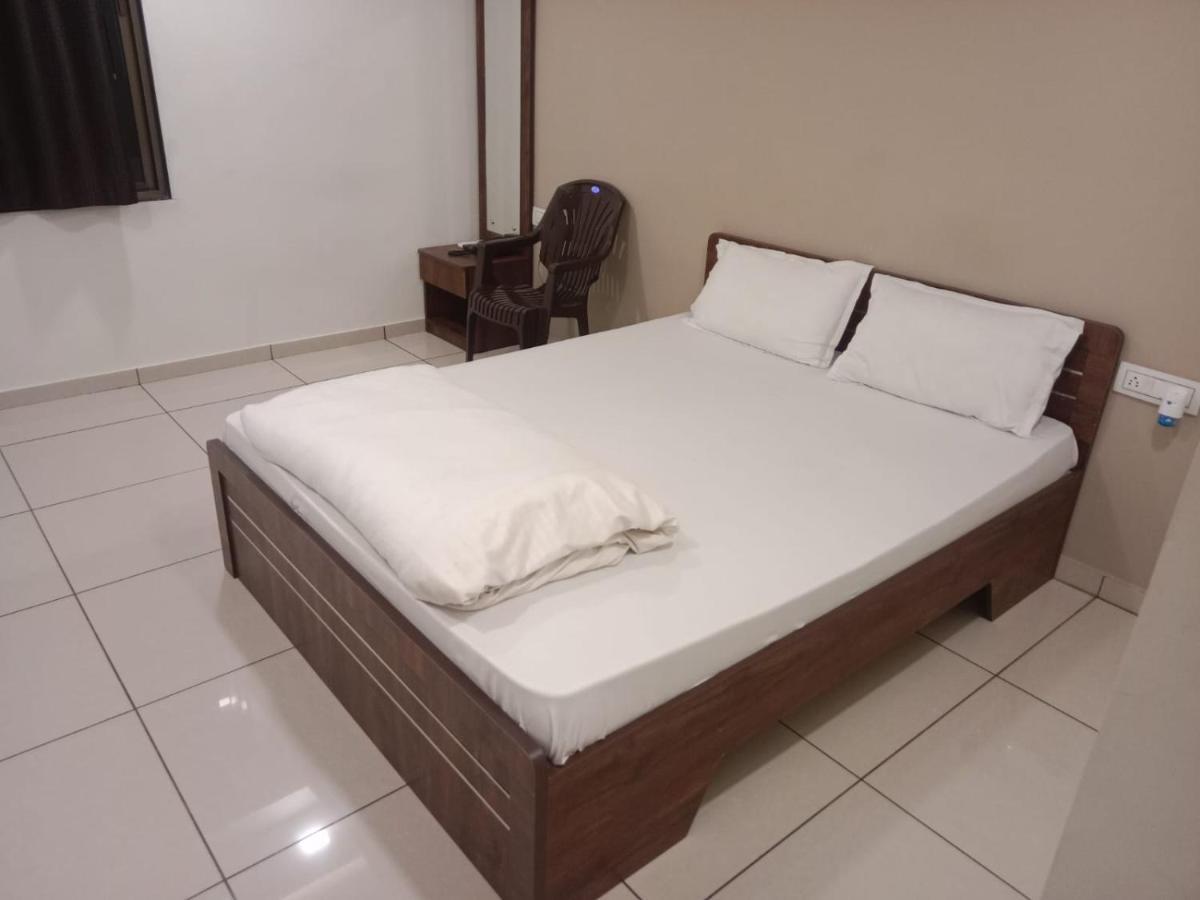 Hotel Shreeji'S Gandhinagar Exterior photo