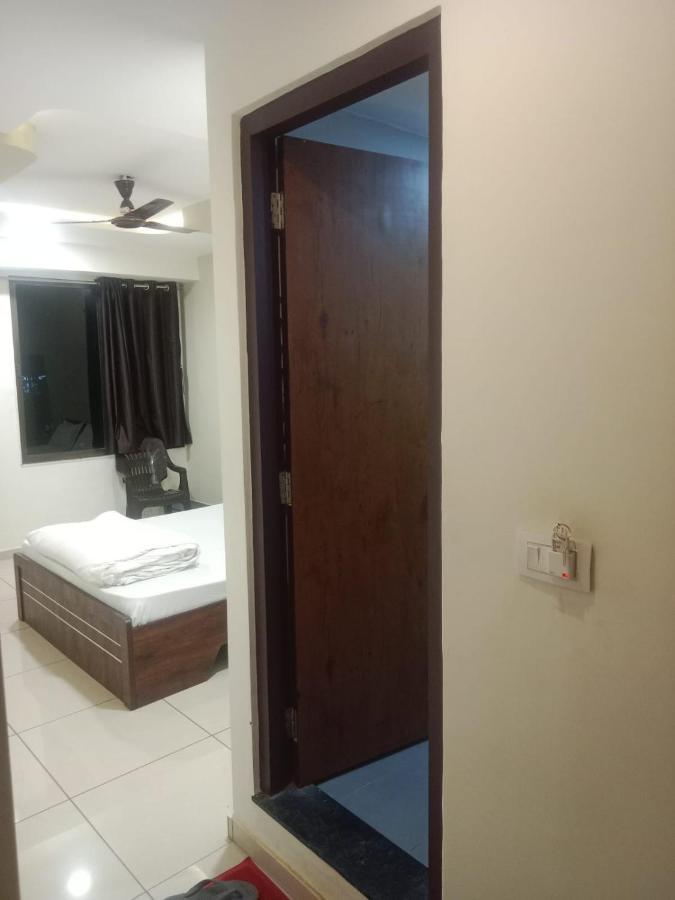 Hotel Shreeji'S Gandhinagar Exterior photo