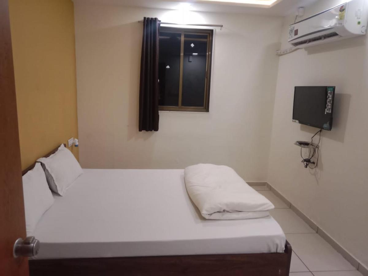 Hotel Shreeji'S Gandhinagar Exterior photo